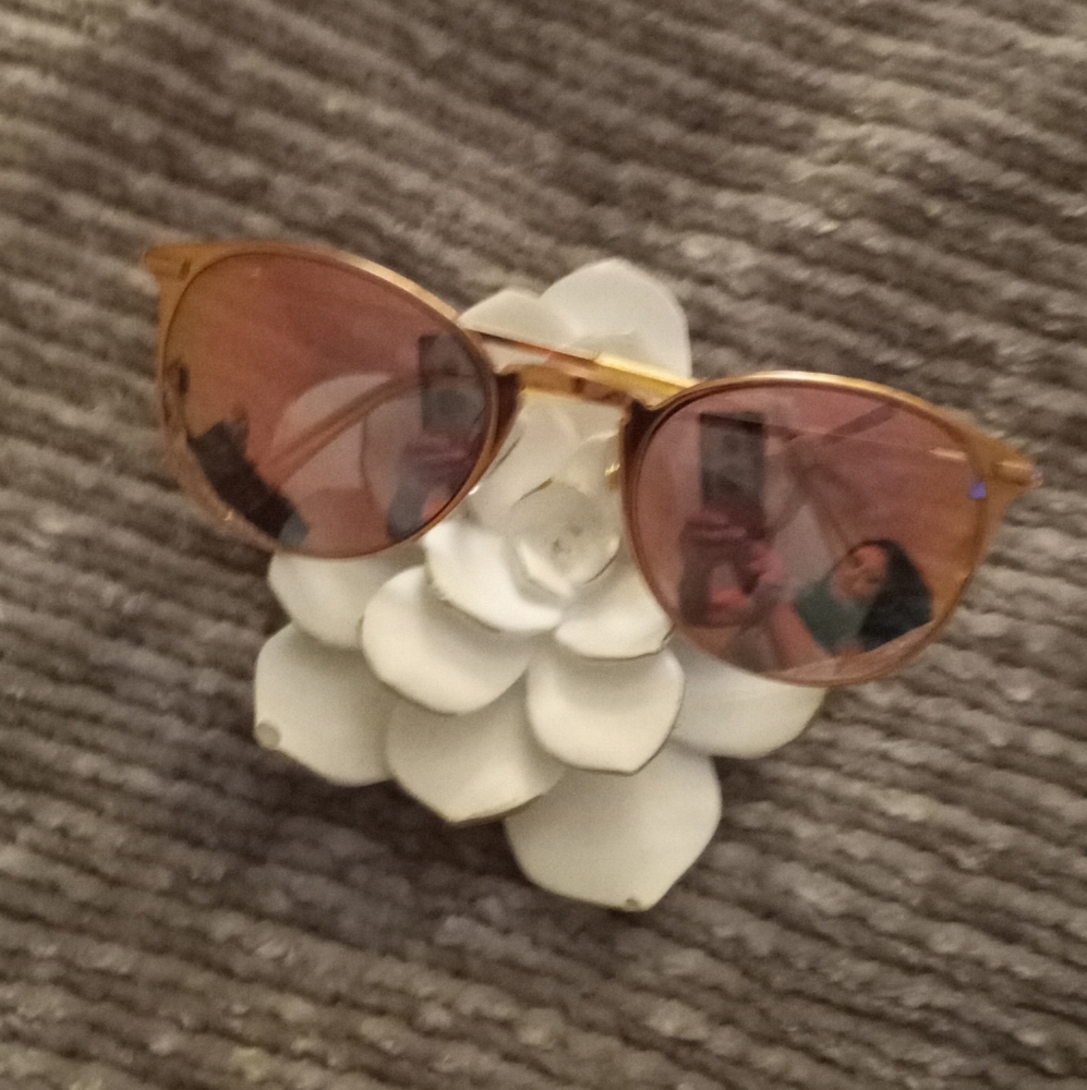 Pink Mirrored Aviator Sun Glasses - Picture 3 of 7